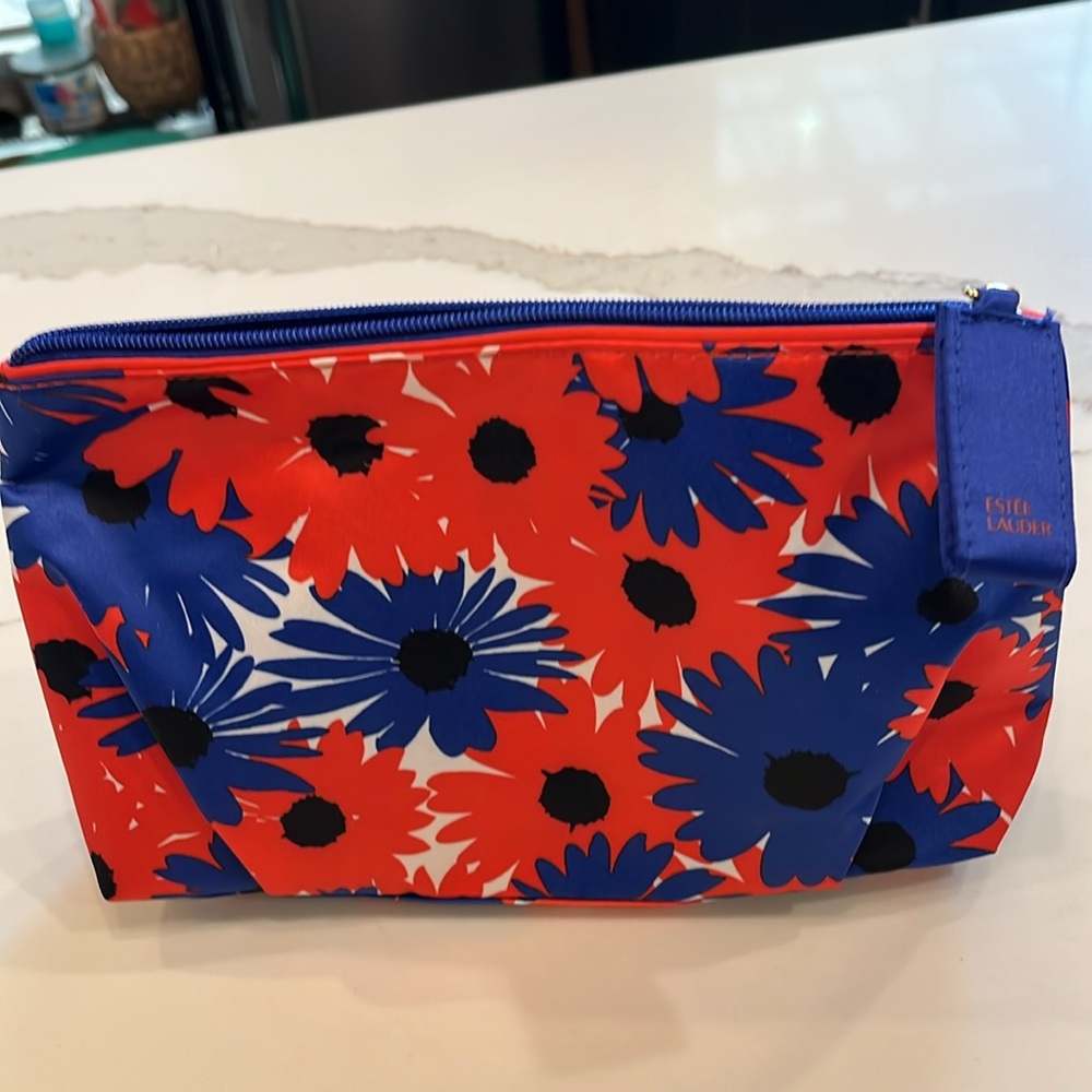 Estee Lauder Red and Blue Cosmetic Bag with Floral Design & 5 Sample Products. - Picture 14 of 15